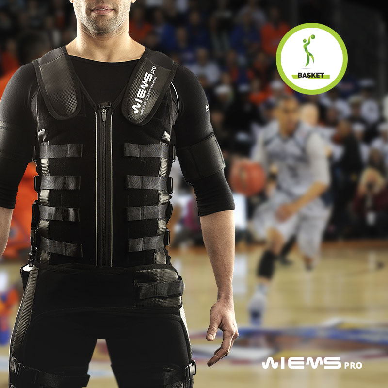 Tuta EMS professionale Revolution Pro Basket Wireless - La tuta EMS è pensata per il gioco della pallacanestro e può essere abbinata alle tradizionali tecniche di allenamento per migliorare le prestazioni fisiche dell’atleta, il tutto grazie alle tecnologie dell’elettrostimolazione EMS.